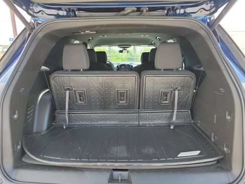 Used 2023 Chevrolet Traverse LT FWD image 7