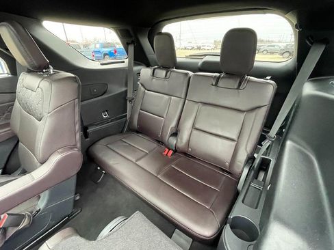 Used 2025 Ford Explorer Platinum w/ LUX Leather Package image 17