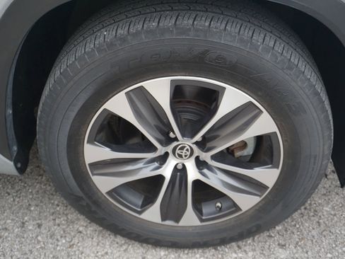 Used 2021 Toyota Highlander XLE image 14