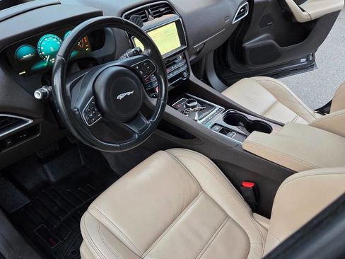 Used 2017 Jaguar F-PACE Prestige image 32