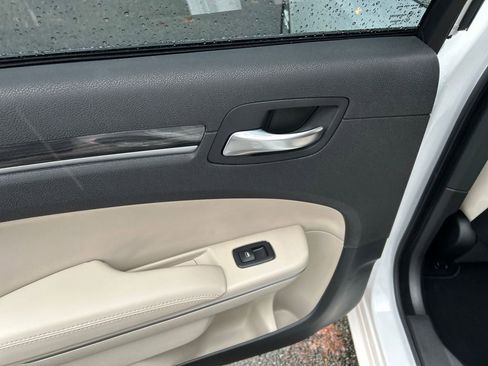 Used 2021 Chrysler 300 Touring L image 24