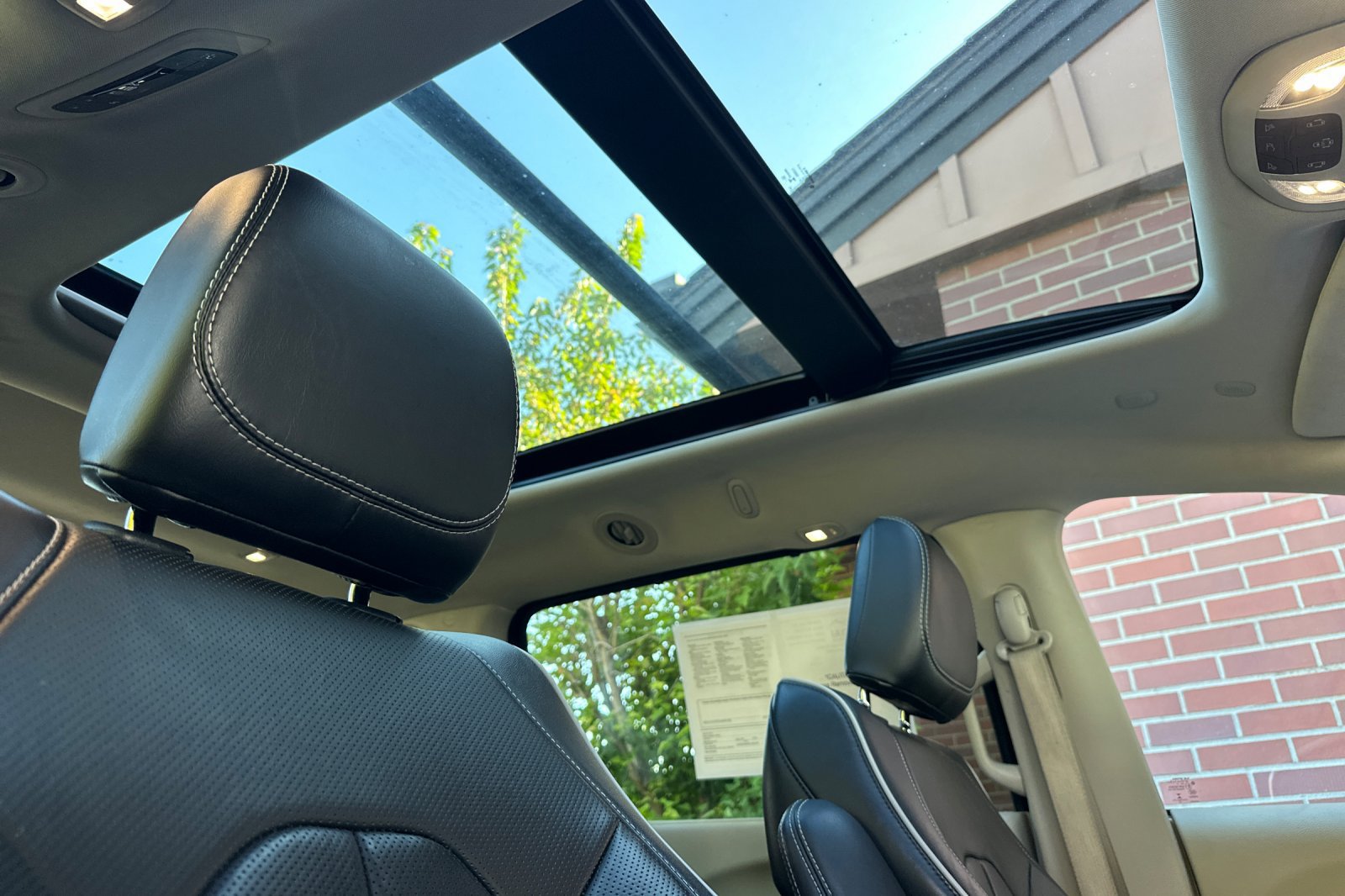 Used 2023 Chrysler Pacifica Limited FWD image 22