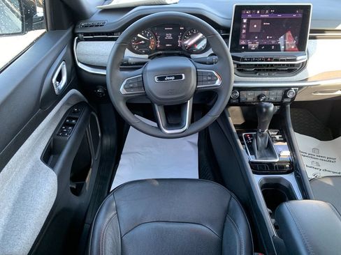 Used 2023 Jeep Compass Latitude AWD/4WD image 17