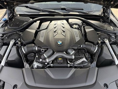 Used 2022 BMW 750i xDrive w/ M Sport Package image 37