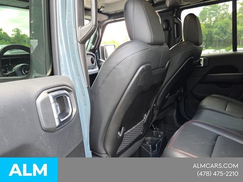 Used 2025 Jeep Gladiator Rubicon w/ Convenience Group AWD/4WD image 7