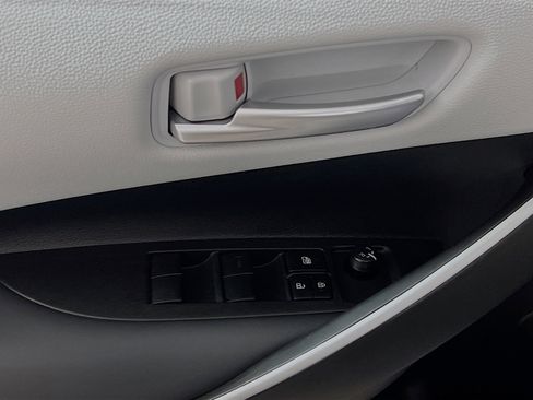 Used 2025 Toyota Corolla SE w/ Convenience Package FWD image 17