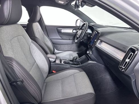Used 2023 Volvo XC40 B5 Core image 83