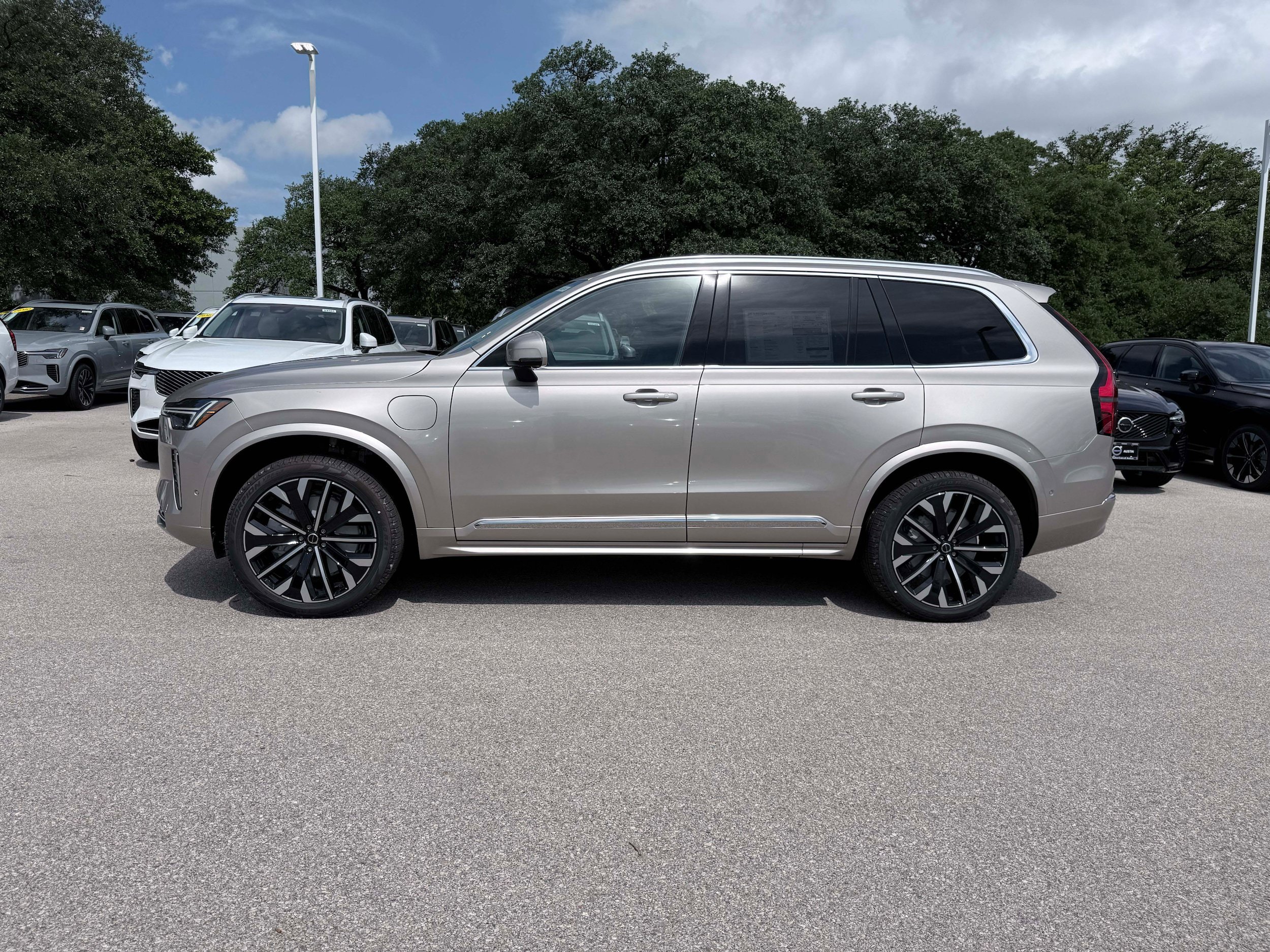 New 2026 Volvo XC90 T8 Plus AWD/4WD image 3