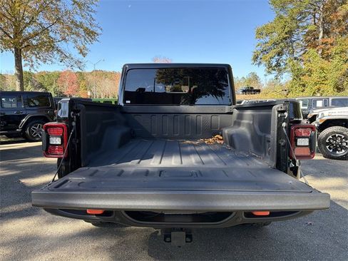 Used 2024 Jeep Gladiator Mojave image 18