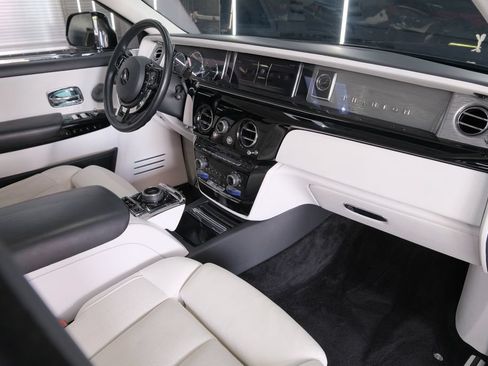 Used 2022 Rolls-Royce Phantom Sedan w/ The Phantom Package RWD image 29
