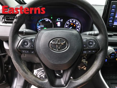 Used 2020 Toyota RAV4 LE AWD/4WD image 10