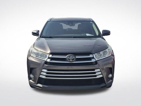 Used 2019 Toyota Highlander XLE FWD image 5