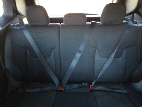 Used 2016 Jeep Renegade Latitude image 8