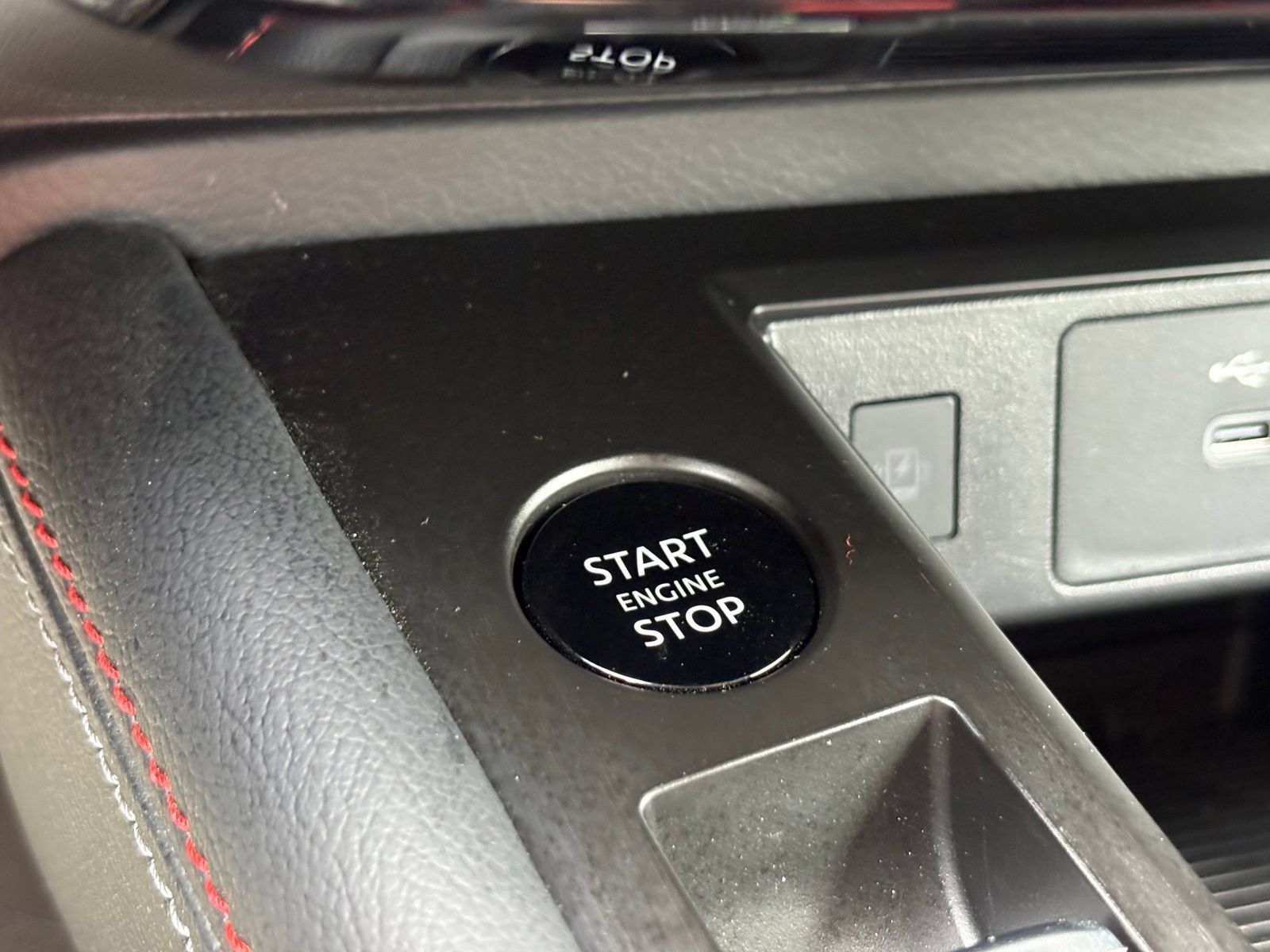 Used 2025 Nissan Kicks SR AWD/4WD image 18