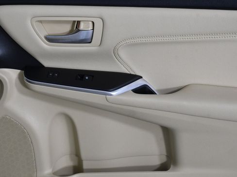 Used 2017 Toyota Camry XLE image 28