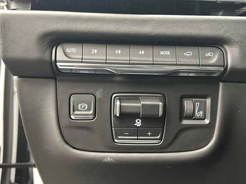 Used 2025 Cadillac Escalade Sport Platinum image 27