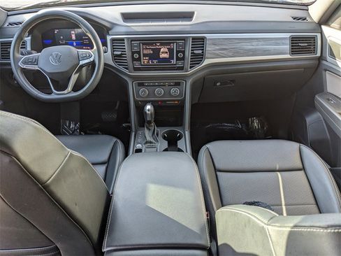 Certified 2022 Volkswagen Atlas Cross Sport SE image 14