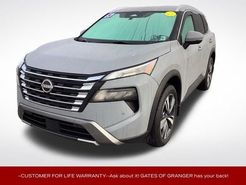 Used 2024 Nissan Rogue SL AWD/4WD image 5