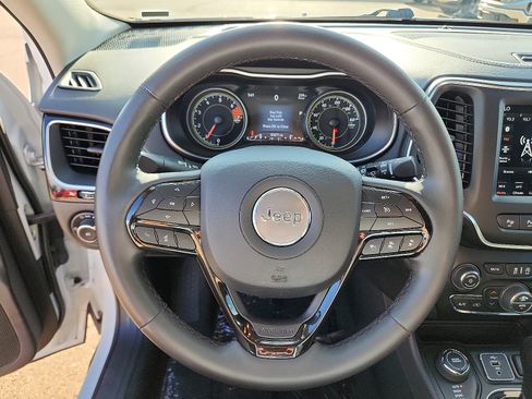 Used 2023 Jeep Cherokee Altitude Lux image 16