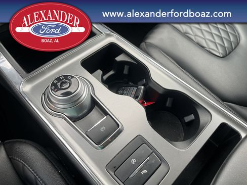 Used 2024 Ford Edge Titanium image 24