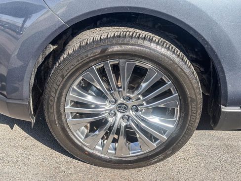 Certified 2023 Toyota Venza XLE image 11