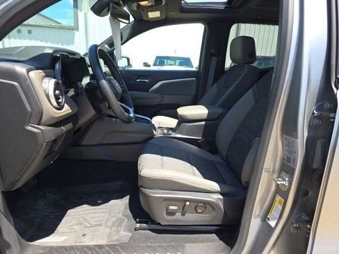 Used 2024 Chevrolet Colorado ZR2 w/ Technology Package AWD/4WD image 17