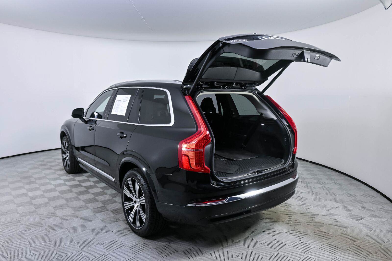 Certified 2024 Volvo XC90 B6 Ultimate w/ Protection Package AWD/4WD image 34