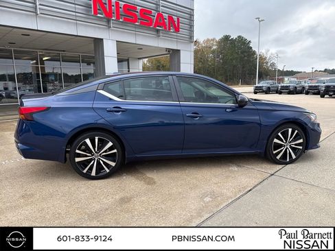 Used 2021 Nissan Altima 2.5 SR image 11