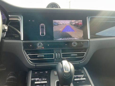 Used 2022 Porsche Macan Base image 17