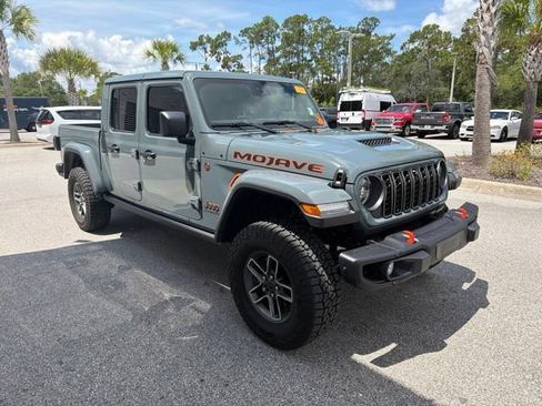 Used 2025 Jeep Gladiator Mojave AWD/4WD image 1