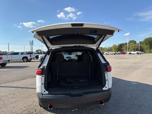 Used 2023 Chevrolet Traverse LT image 8