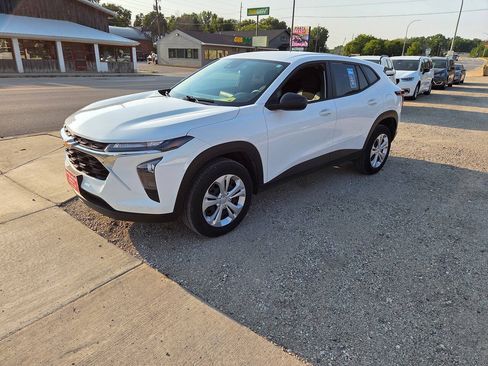 Used 2025 Chevrolet Trax LS FWD image 16