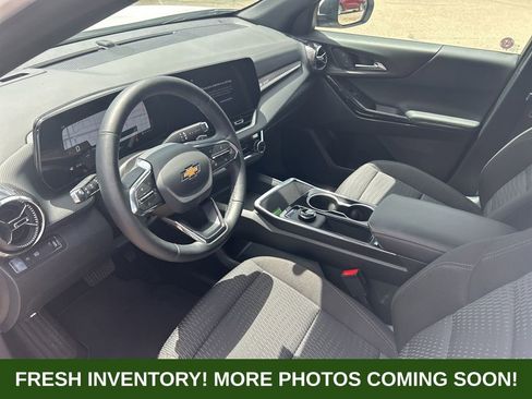 Used 2026 Chevrolet Equinox LT FWD image 8