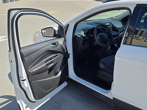 Used 2018 Ford Escape SE w/ SE Sync 3 Package FWD image 31