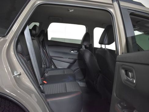 Used 2025 Nissan Rogue SV AWD/4WD image 32