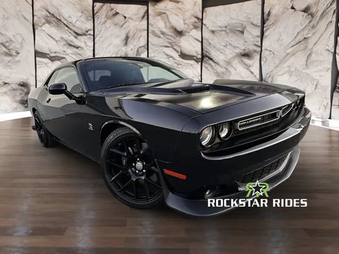 Used 2015 Dodge Challenger R/T Scat Pack w/ Driver Convenience Group RWD image 9