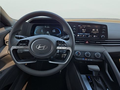 Certified 2024 Hyundai Elantra SE FWD image 11