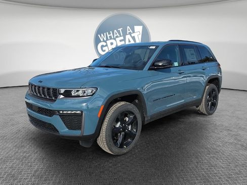 New 2026 Jeep Grand Cherokee Limited w/ Limited Altitude Package AWD/4WD image 8