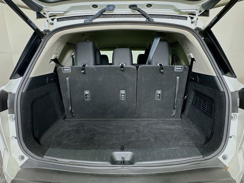 Used 2025 Nissan Pathfinder SV image 29