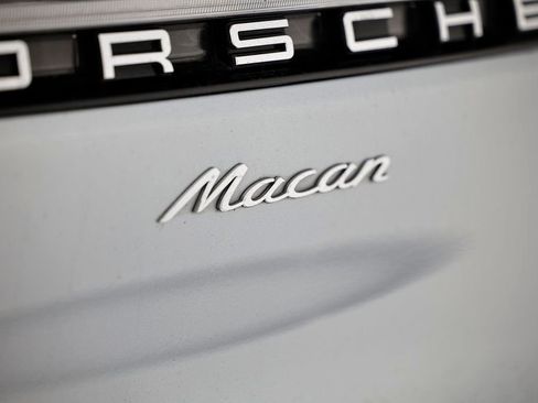 Certified 2025 Porsche Macan AWD/4WD image 15