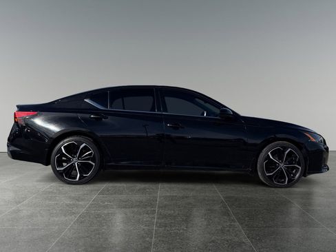 Used 2023 Nissan Altima 2.5 SR w/ SR Premium Package image 8