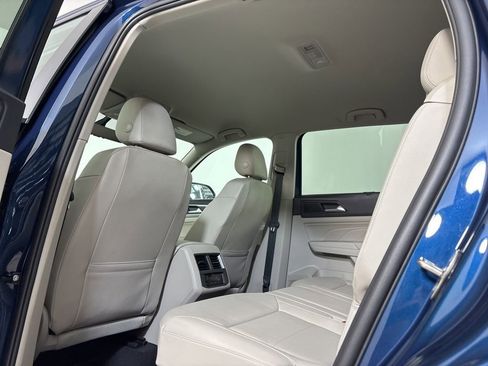 Used 2023 Volkswagen Atlas SE w/ Black Wheel Package image 18