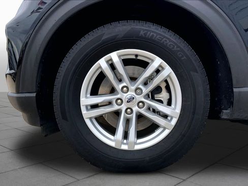 Certified 2024 Ford Explorer XLT RWD image 11