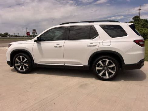 Certified 2023 Honda Pilot Touring image 4