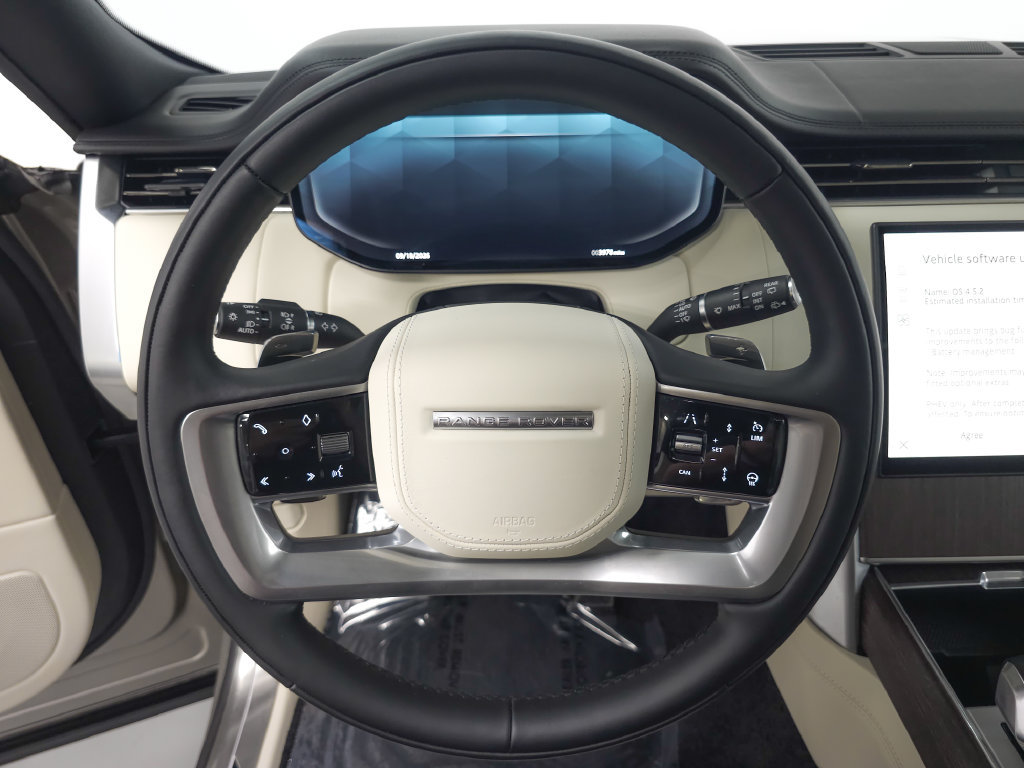 Used 2025 Land Rover Range Rover SE AWD/4WD image 11