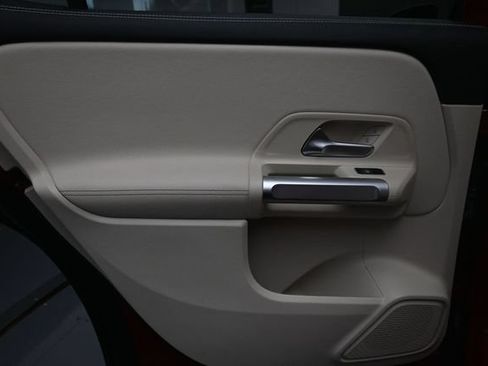 Used 2022 Mercedes-Benz GLB 250 image 22