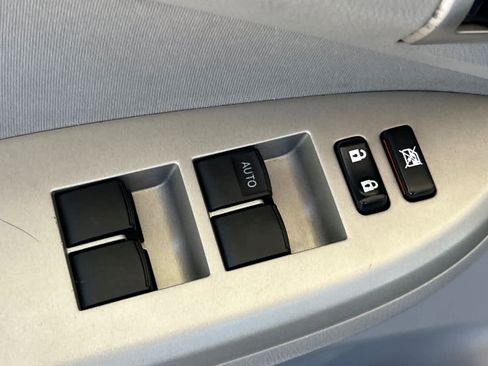 Used 2010 Toyota Corolla LE FWD image 13