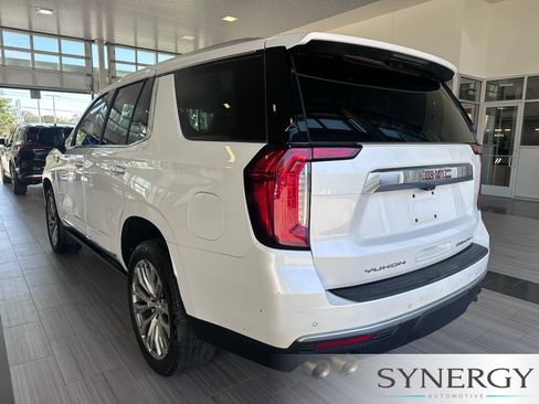 Used 2021 GMC Yukon Denali w/ Denali Premium Package AWD/4WD image 10