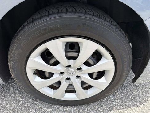 Used 2022 Toyota Corolla LE FWD image 30