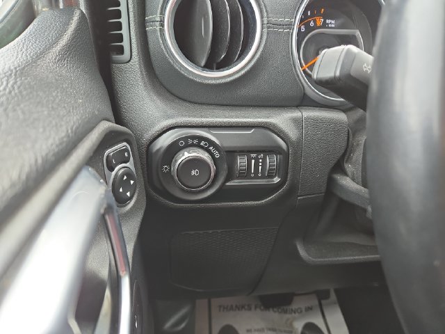 Used 2019 Jeep Wrangler Unlimited Sahara AWD/4WD image 23